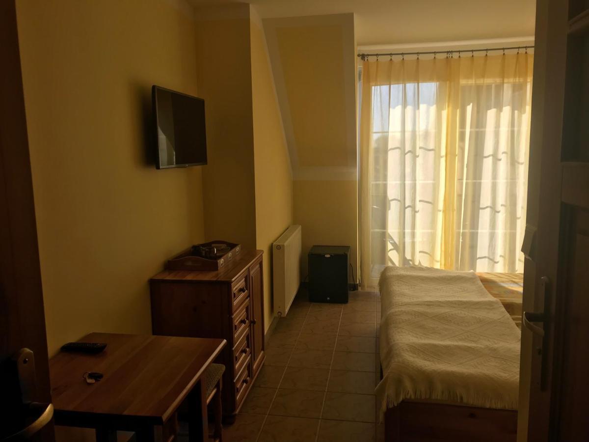Pod Delfinem Rewal Apartment ภายนอก รูปภาพ