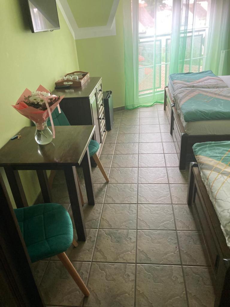 Pod Delfinem Rewal Apartment ภายนอก รูปภาพ