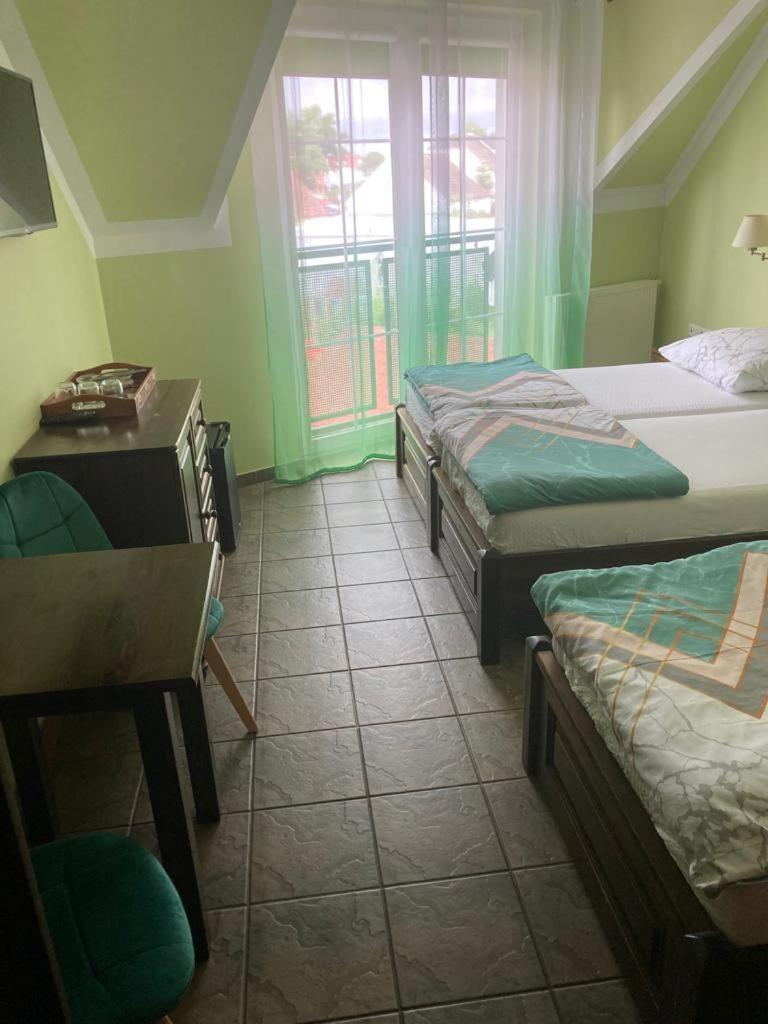 Pod Delfinem Rewal Apartment ภายนอก รูปภาพ