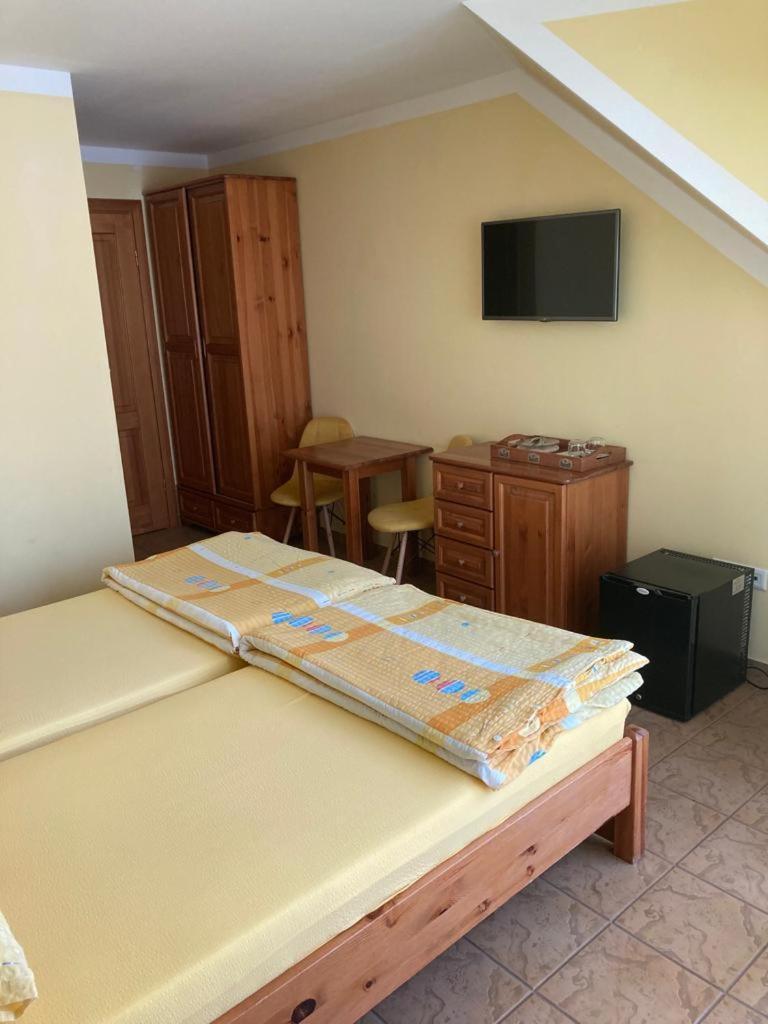 Pod Delfinem Rewal Apartment ภายนอก รูปภาพ